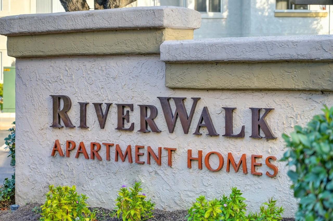 Elan Riverwalk - Photo 2 of 14