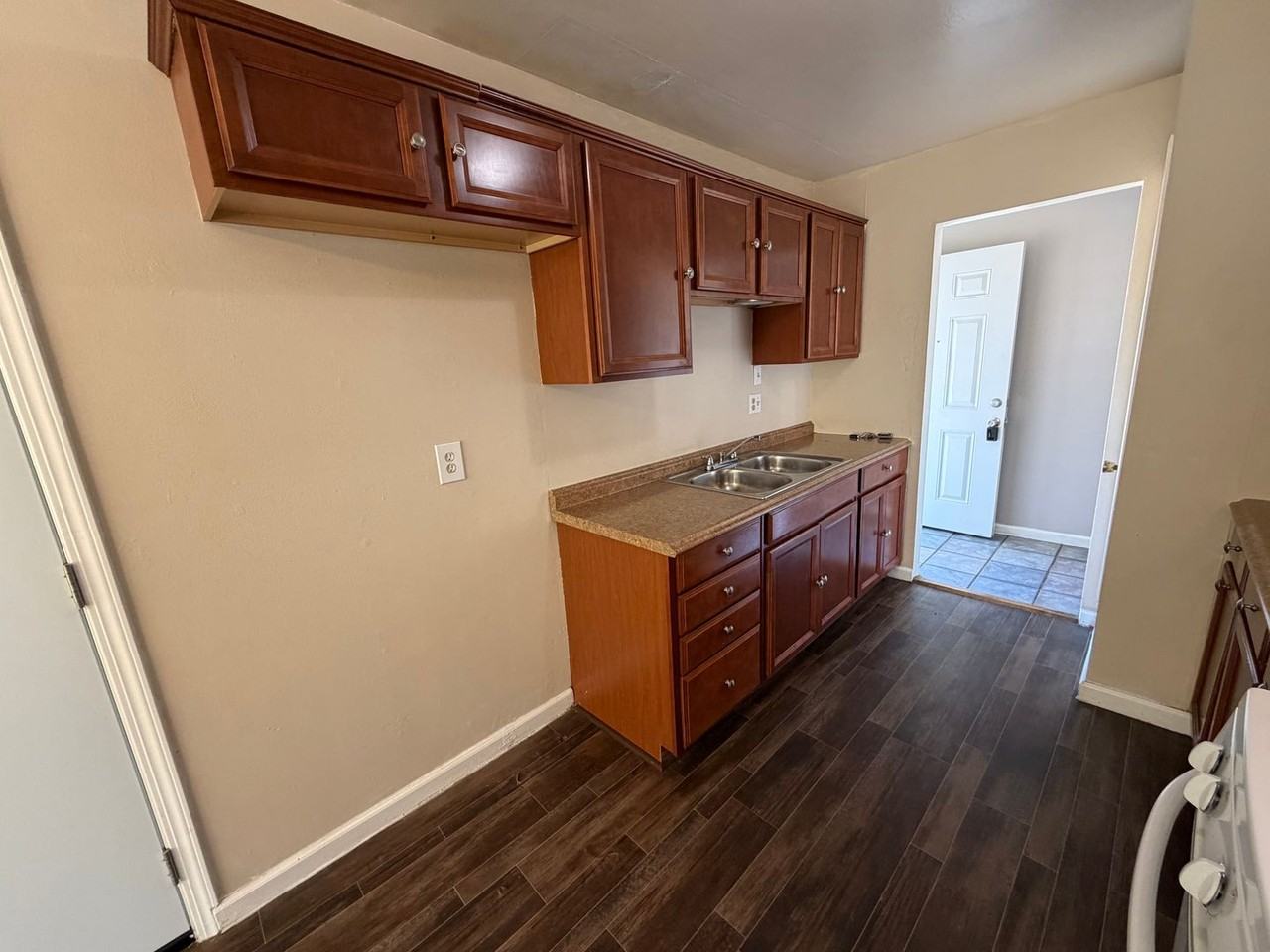 1642 Dover Ave - Photo 5 of 18