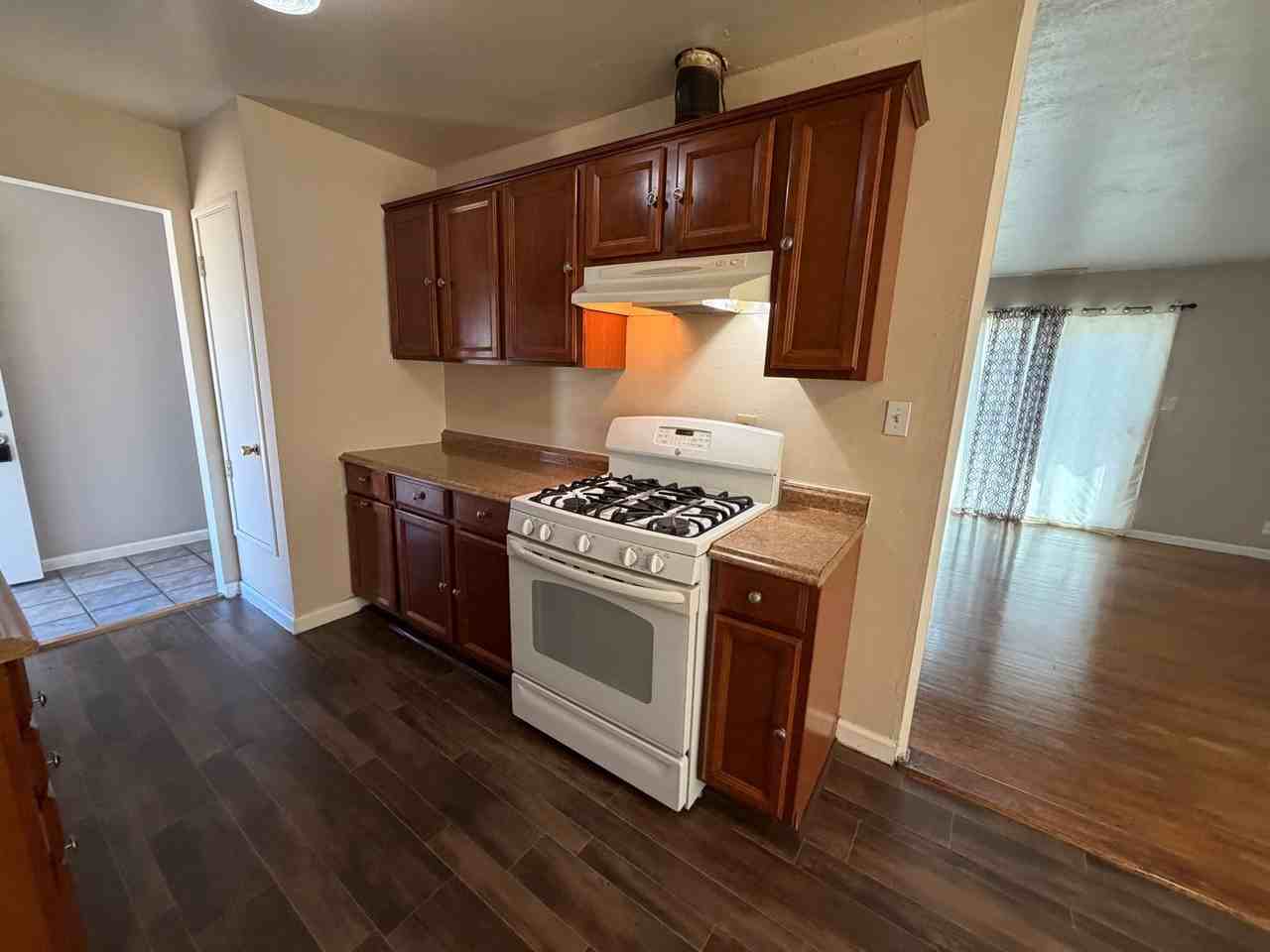 1642 Dover Ave - Photo 6 of 18