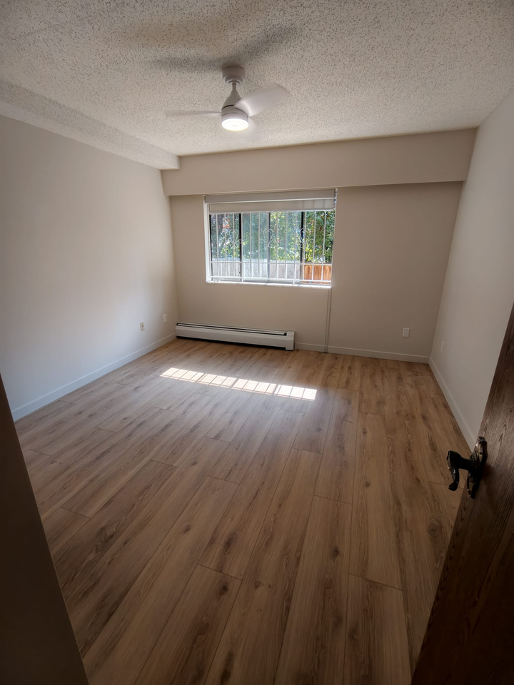 2299 30th Ave E - Photo 5 of 7