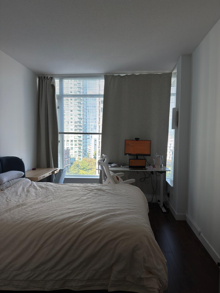 1211 Melville St - Photo 4 of 12