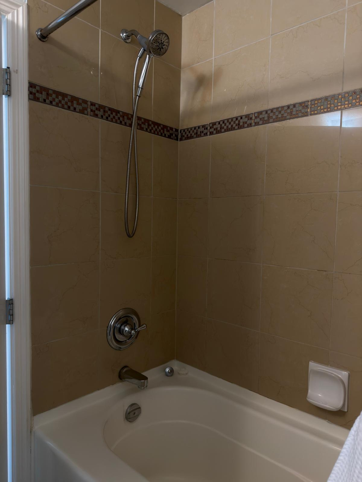 1211 Melville St - Photo 6 of 12