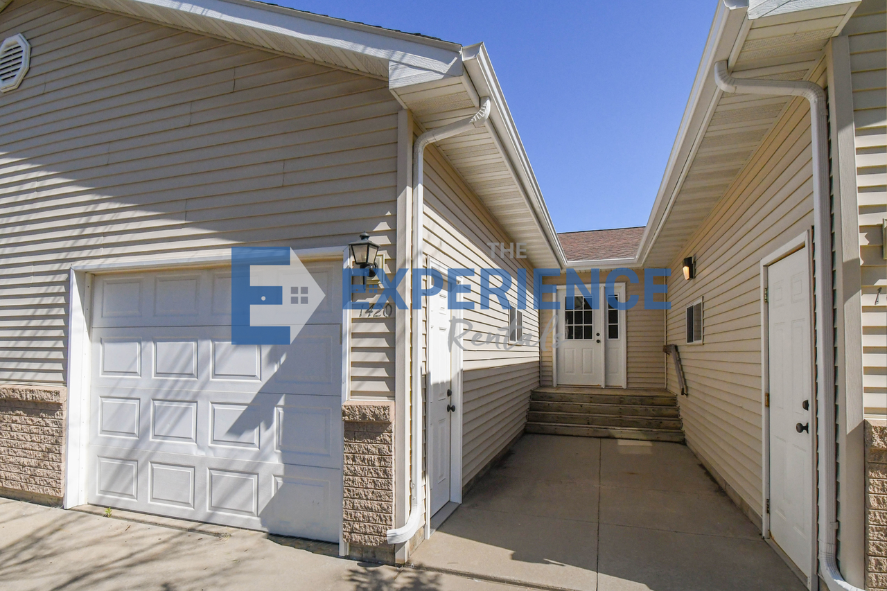 1420 E Redwood Blvd - Photo 2 of 27