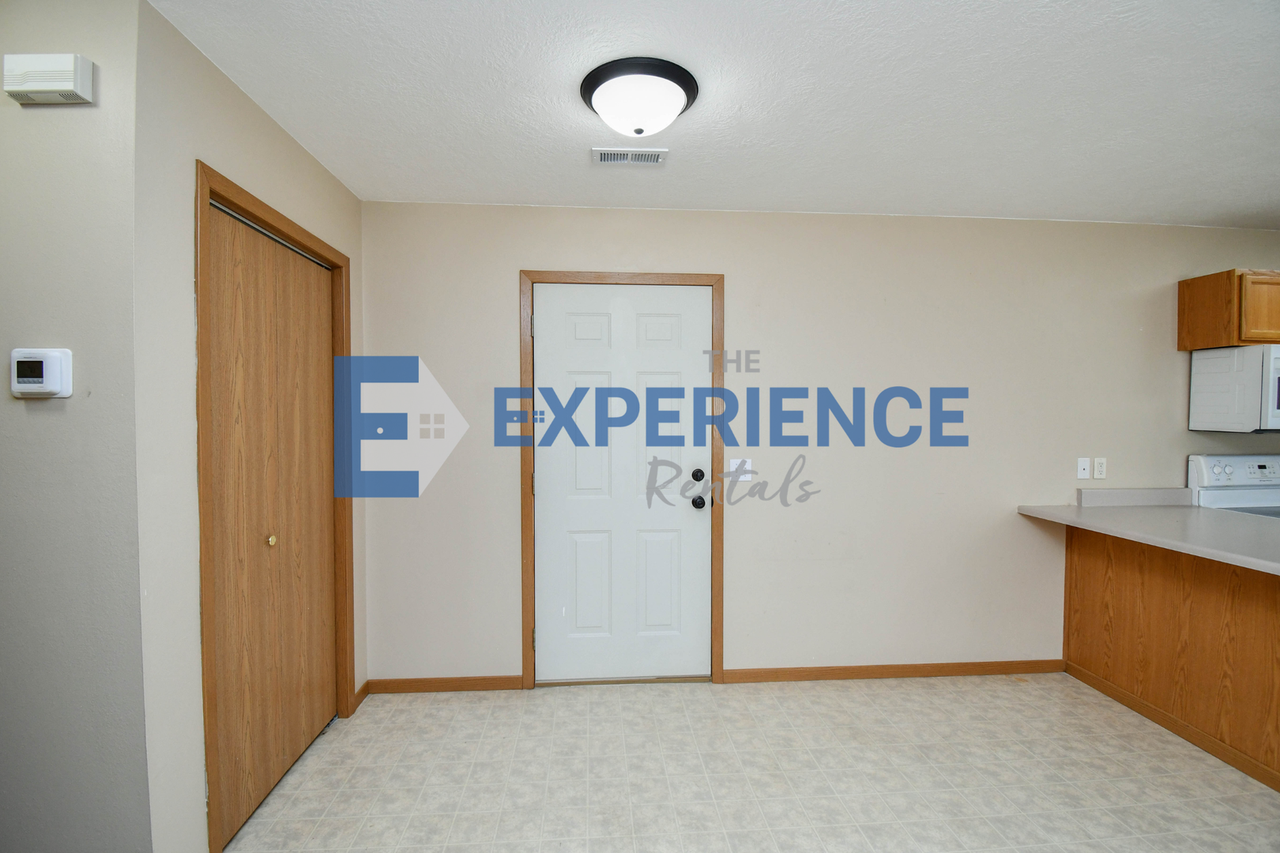 1420 E Redwood Blvd - Photo 4 of 27