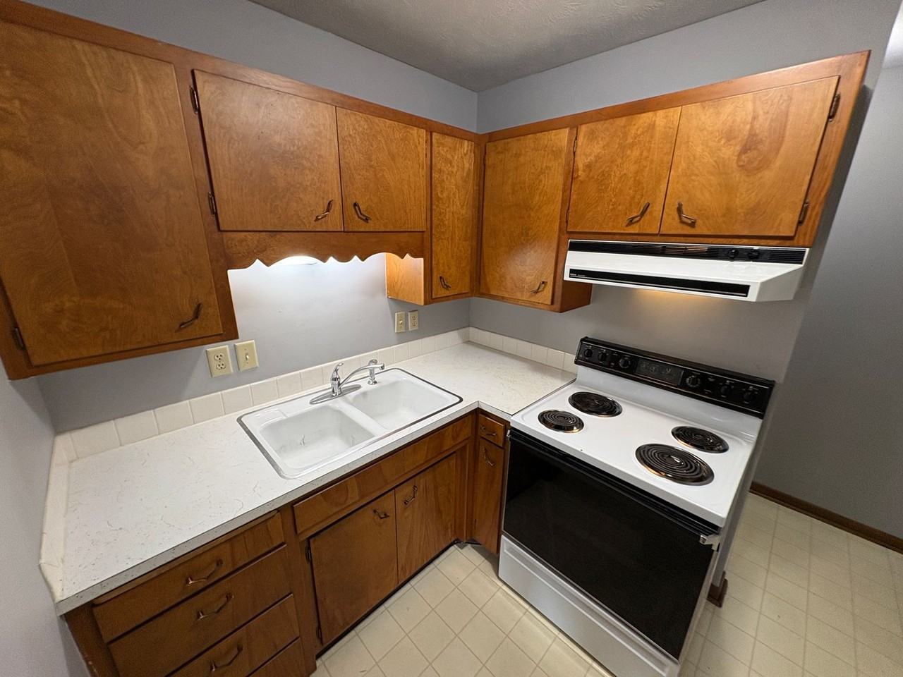 4918 Walker - Photo 7 of 28
