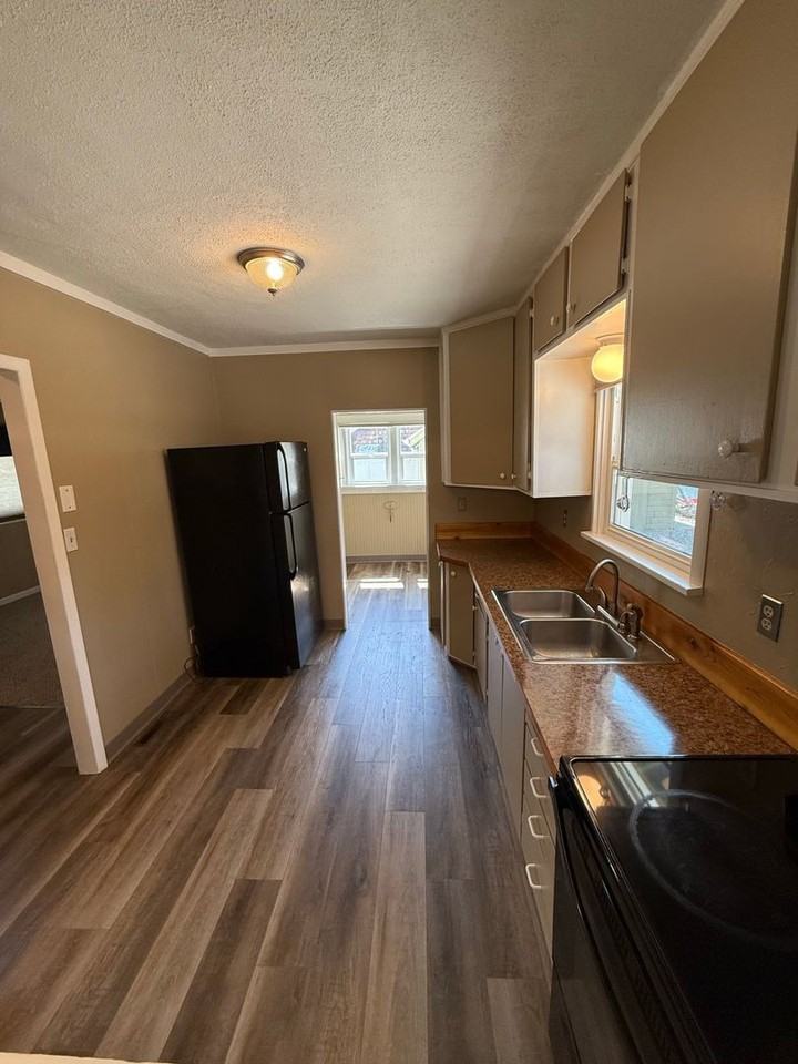 532 Parkhill Dr - Photo 3 of 11