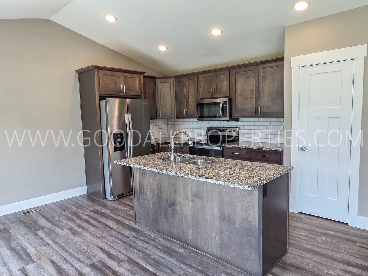 16726 Wilden Dr - Photo 2 of 21