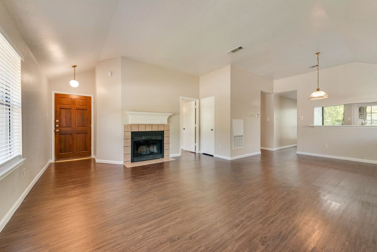 208 E Denton Dr - Photo 2 of 25
