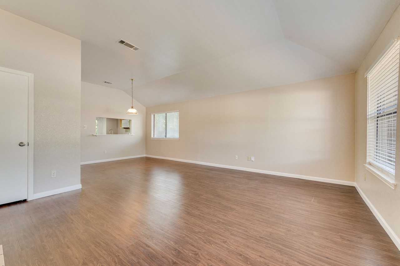 208 E Denton Dr - Photo 3 of 25