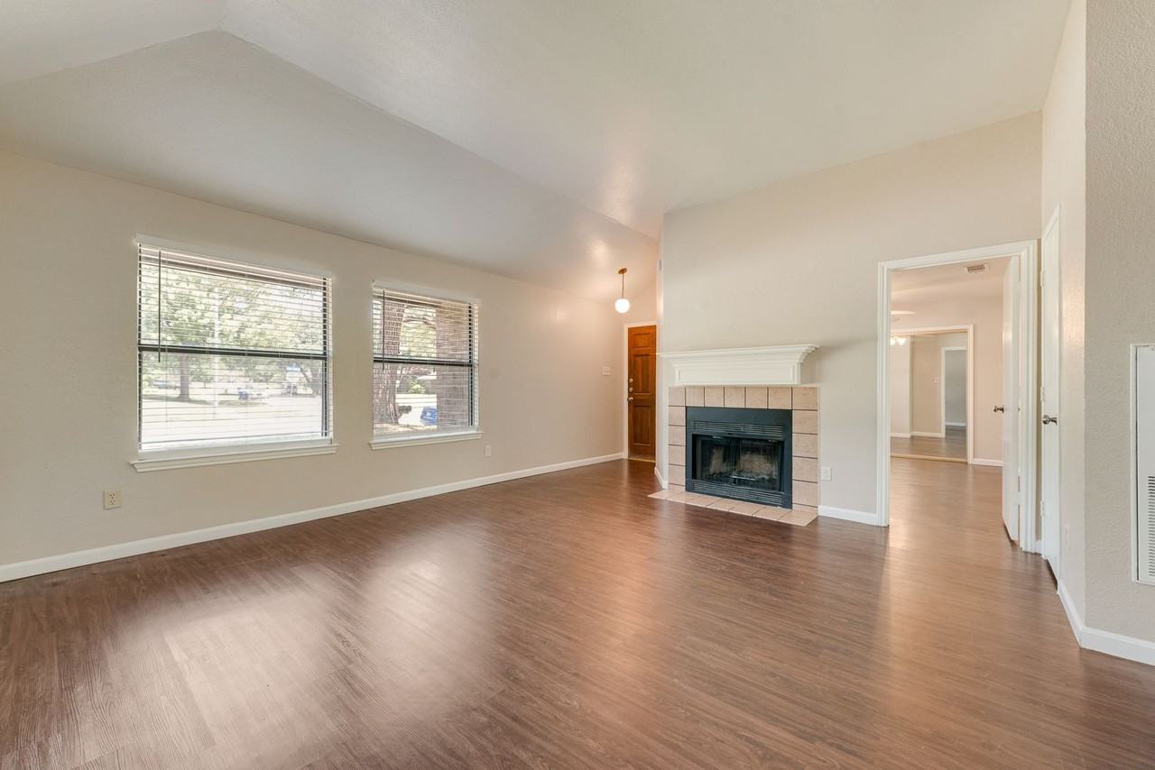 208 E Denton Dr - Photo 5 of 25