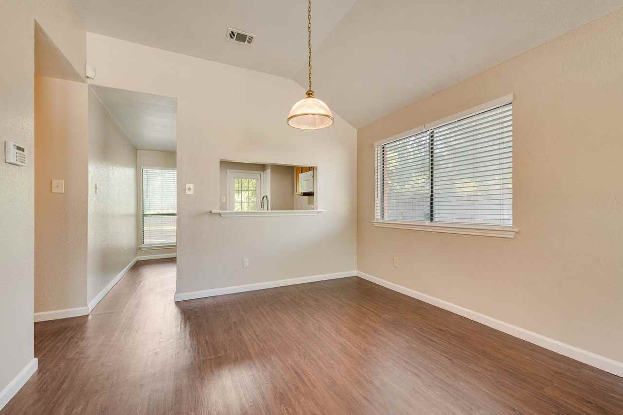 208 E Denton Dr - Photo 6 of 25