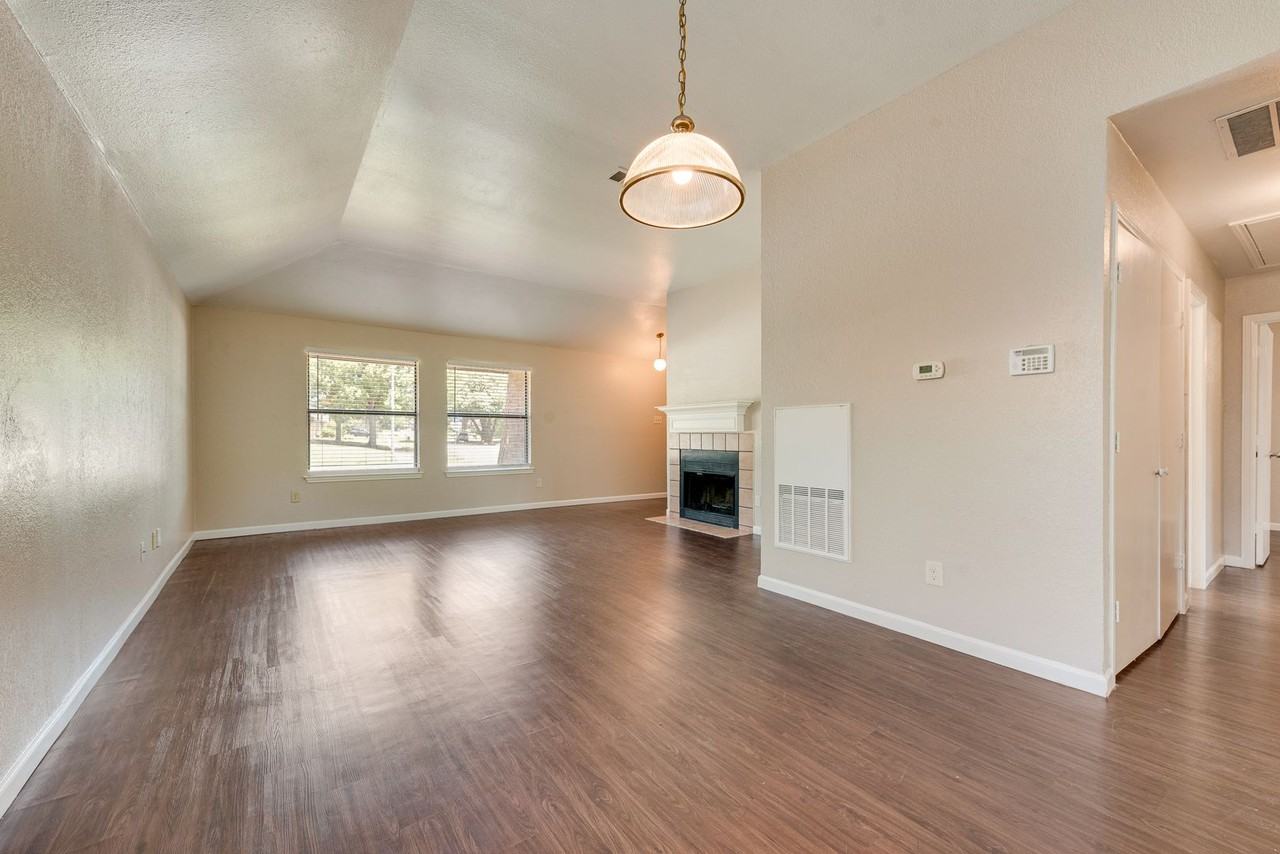 208 E Denton Dr - Photo 7 of 25