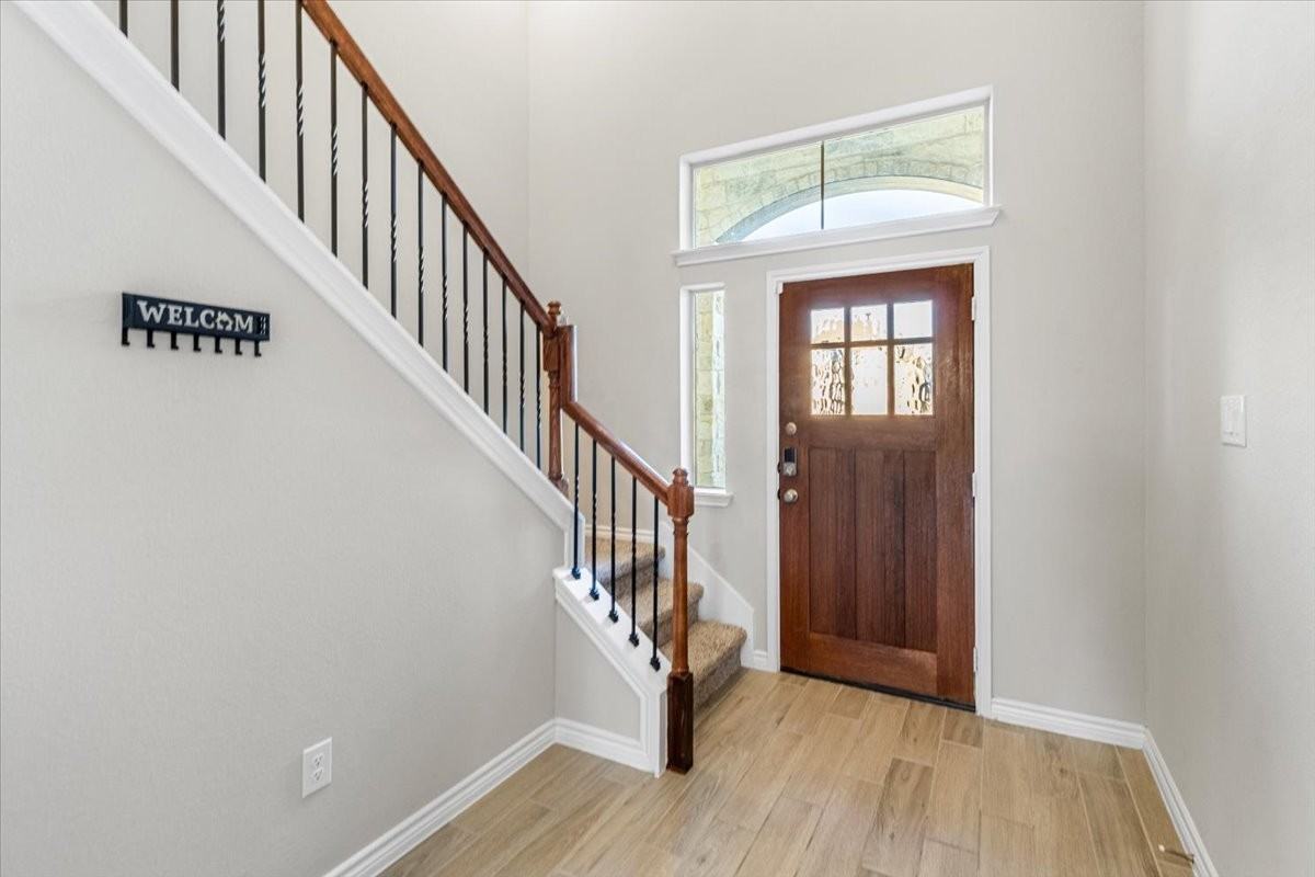 1202 Roma St - Photo 5 of 34