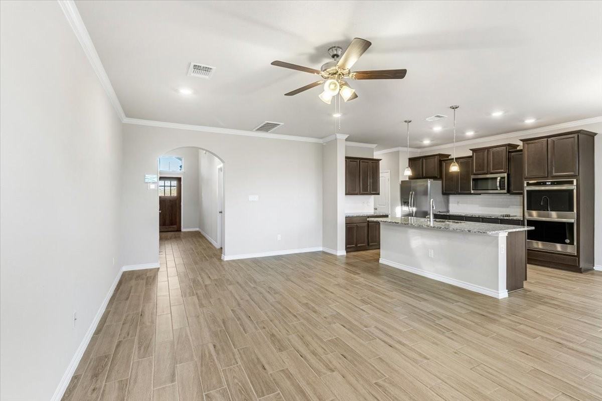 1202 Roma St - Photo 7 of 34