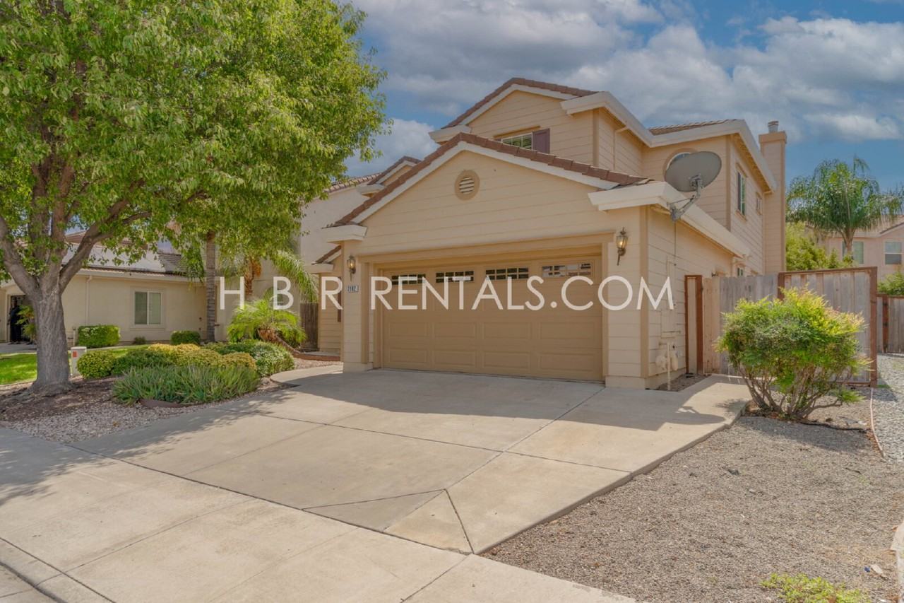 2182 Tennis Ln - Photo 2 of 46