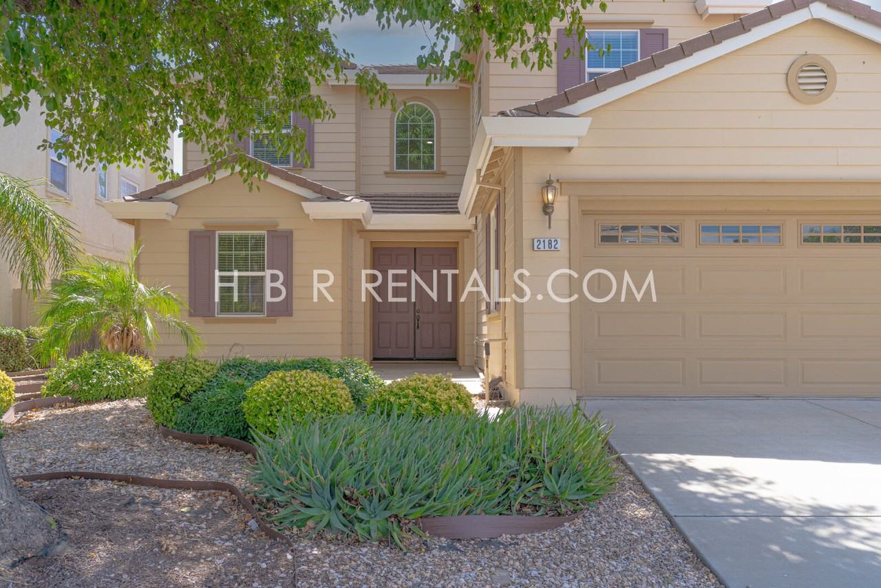 2182 Tennis Ln - Photo 3 of 46