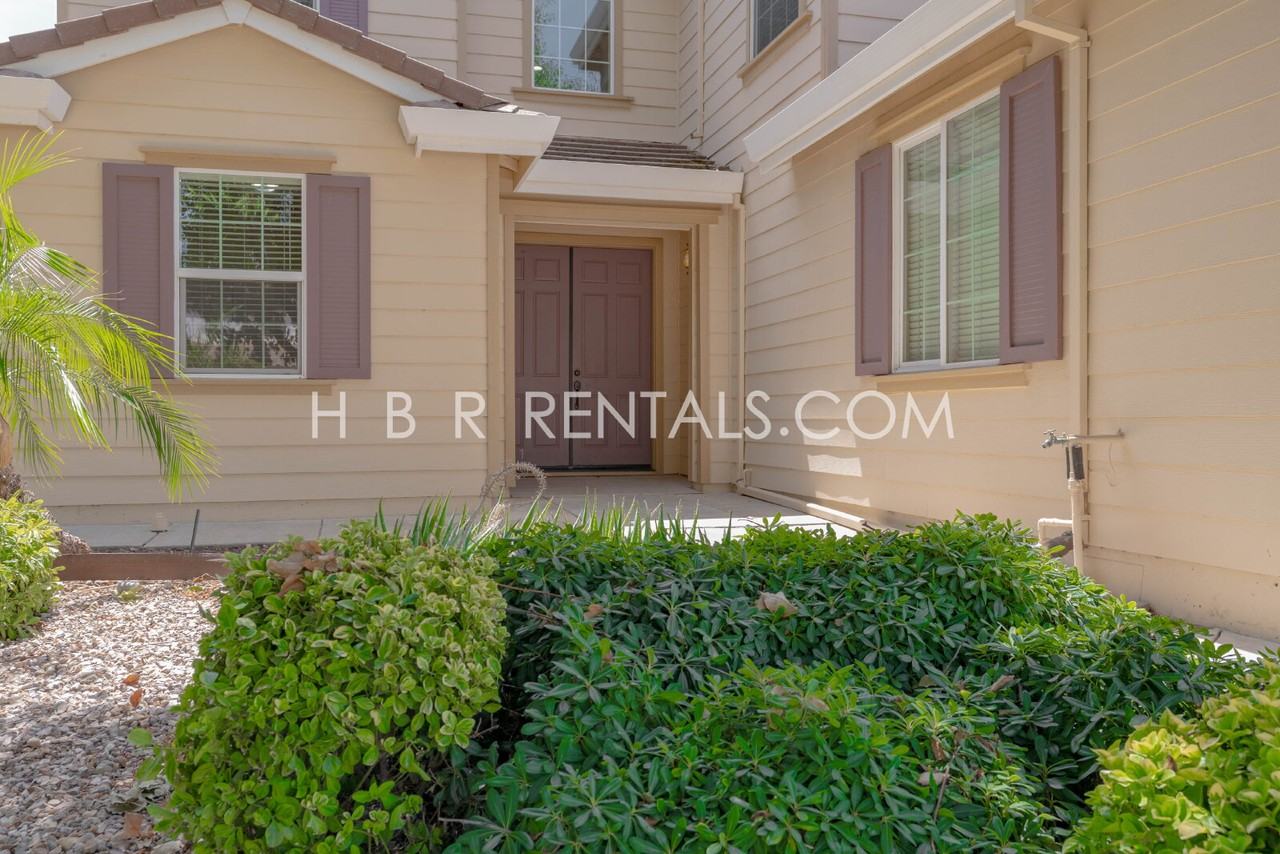 2182 Tennis Ln - Photo 4 of 46
