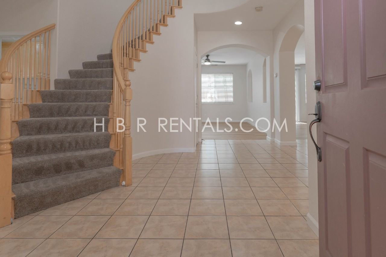 2182 Tennis Ln - Photo 5 of 46
