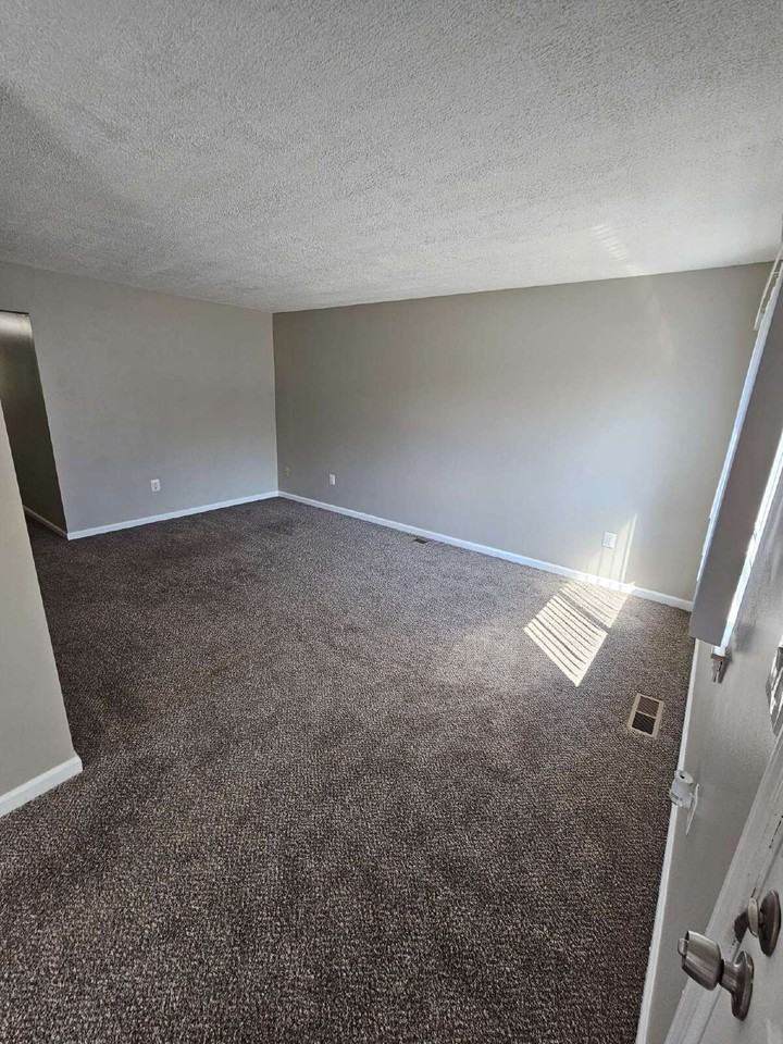 17943 Eastland St - Photo 2 of 12