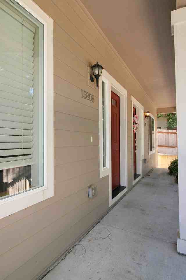 15808 Sw Division St - Photo 2 of 33