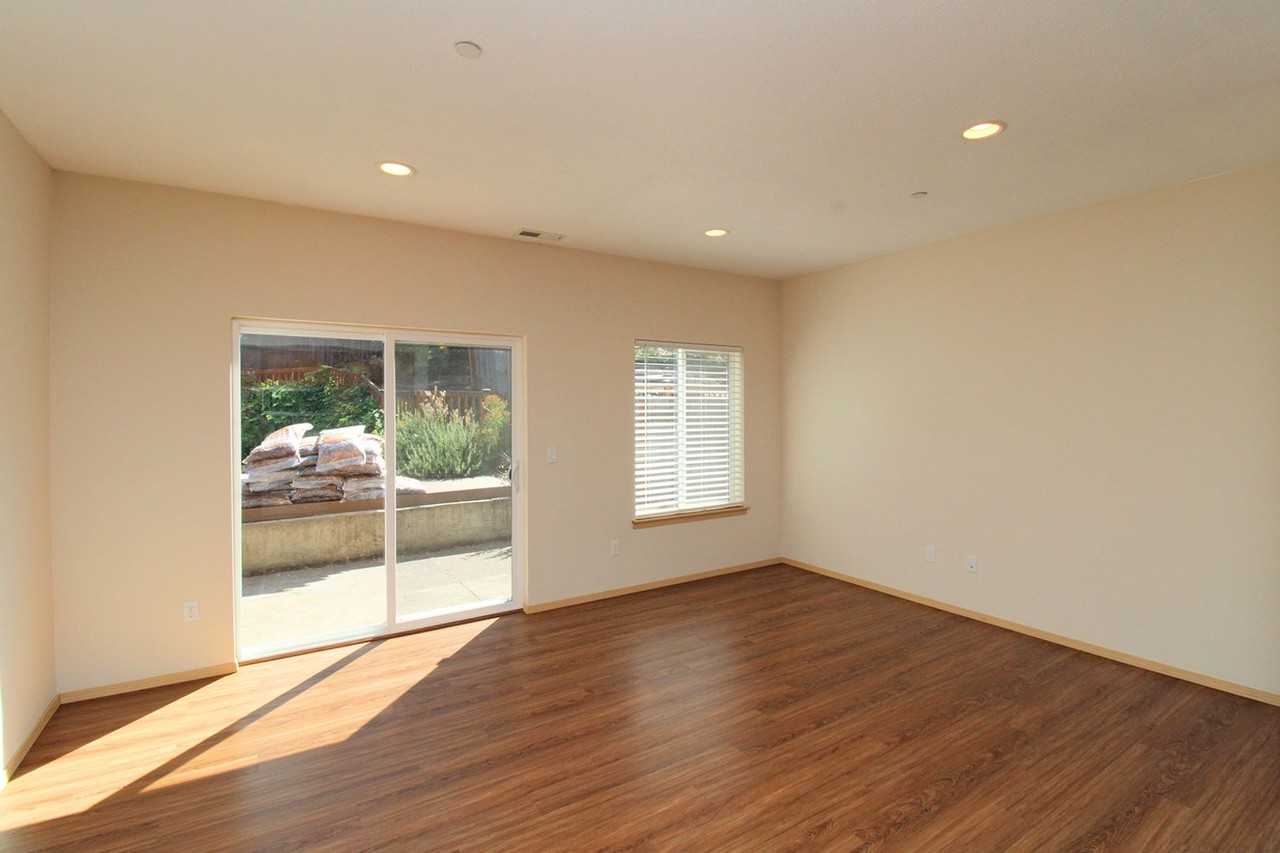 15808 Sw Division St - Photo 5 of 33