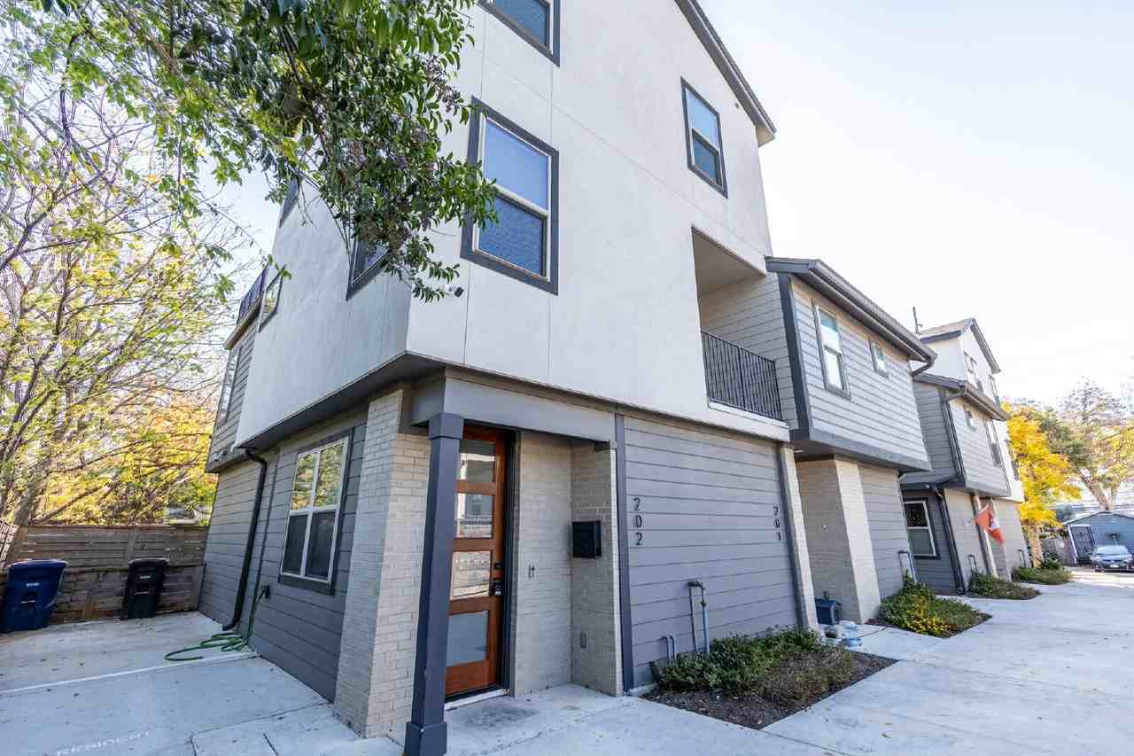 130 Rose Ln Unit 202