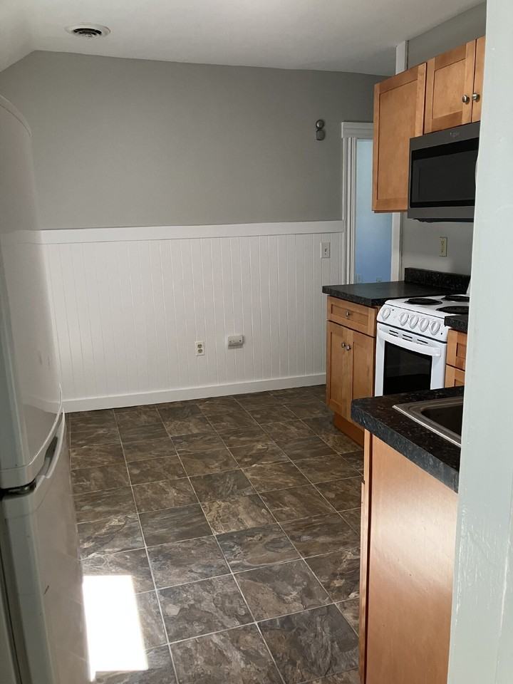 23 Woodlawn Ave Apt 2a #2A - Photo 3 of 17