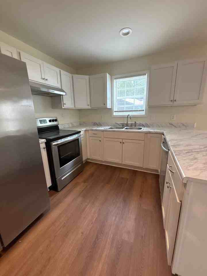 38 Honeysuckle Dr - Photo 4 of 13
