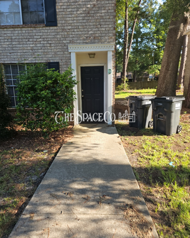 300 Crestview Dr #D - Photo 4 of 22