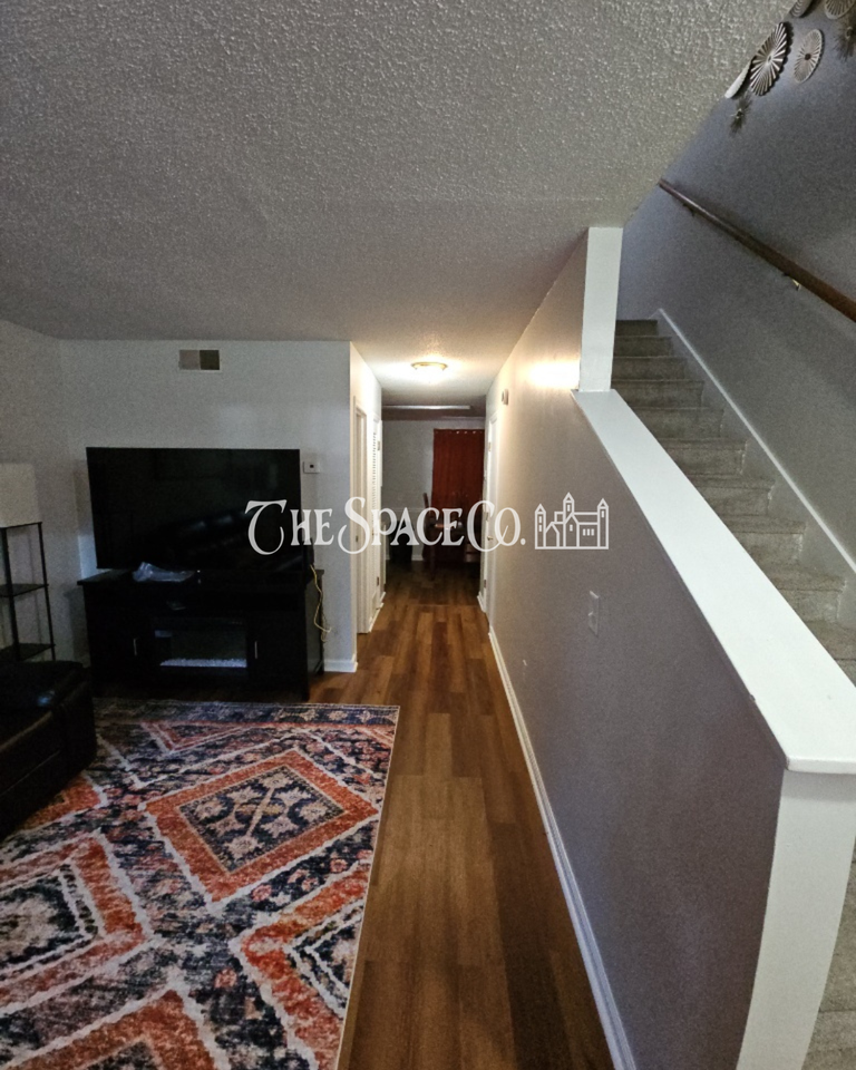 300 Crestview Dr #D - Photo 7 of 22
