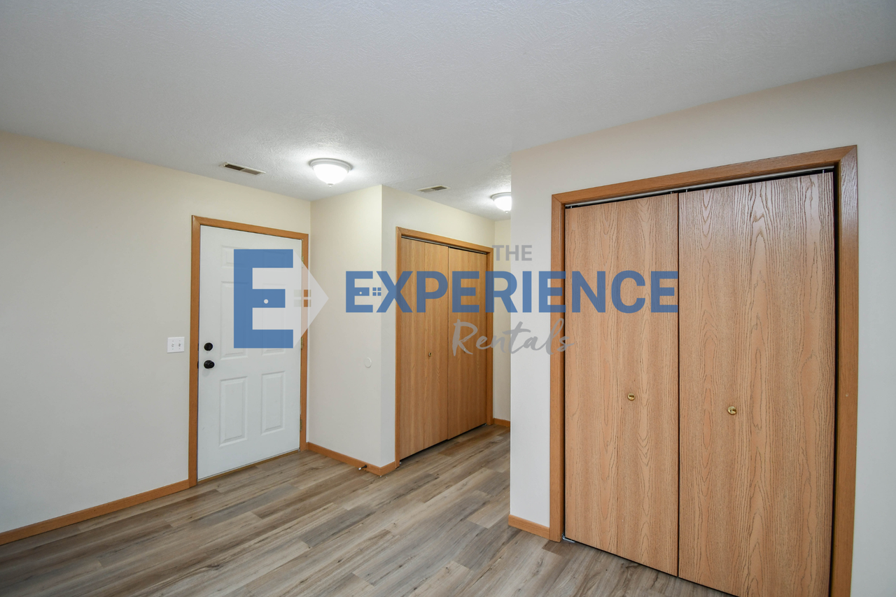1422 E Redwood Blvd - Photo 4 of 28