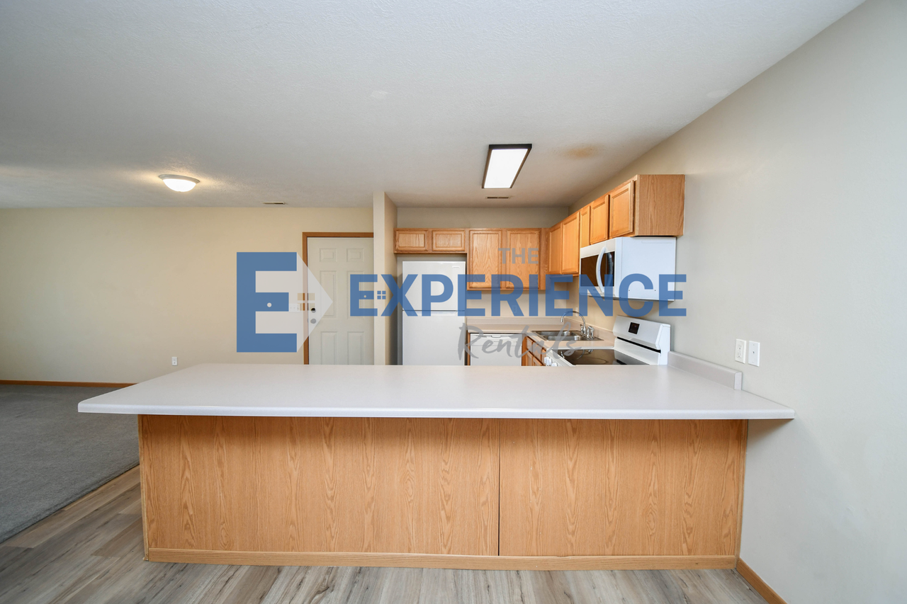 1422 E Redwood Blvd - Photo 5 of 28