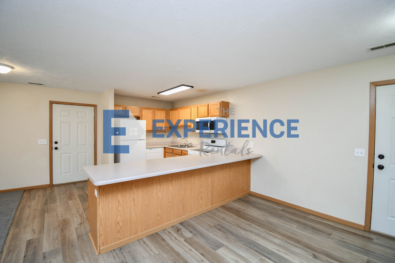1422 E Redwood Blvd - Photo 6 of 28