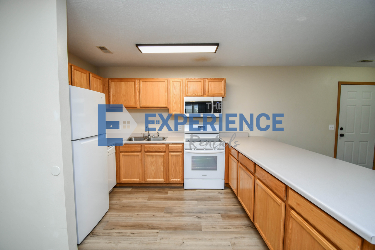 1422 E Redwood Blvd - Photo 7 of 28
