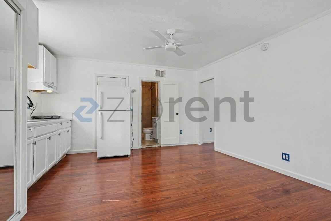 2755 Sanborn Ave - Photo 4 of 14
