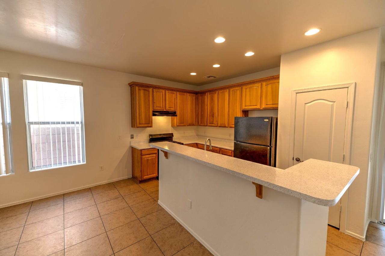 8059 E Cabinet St - Photo 4 of 27