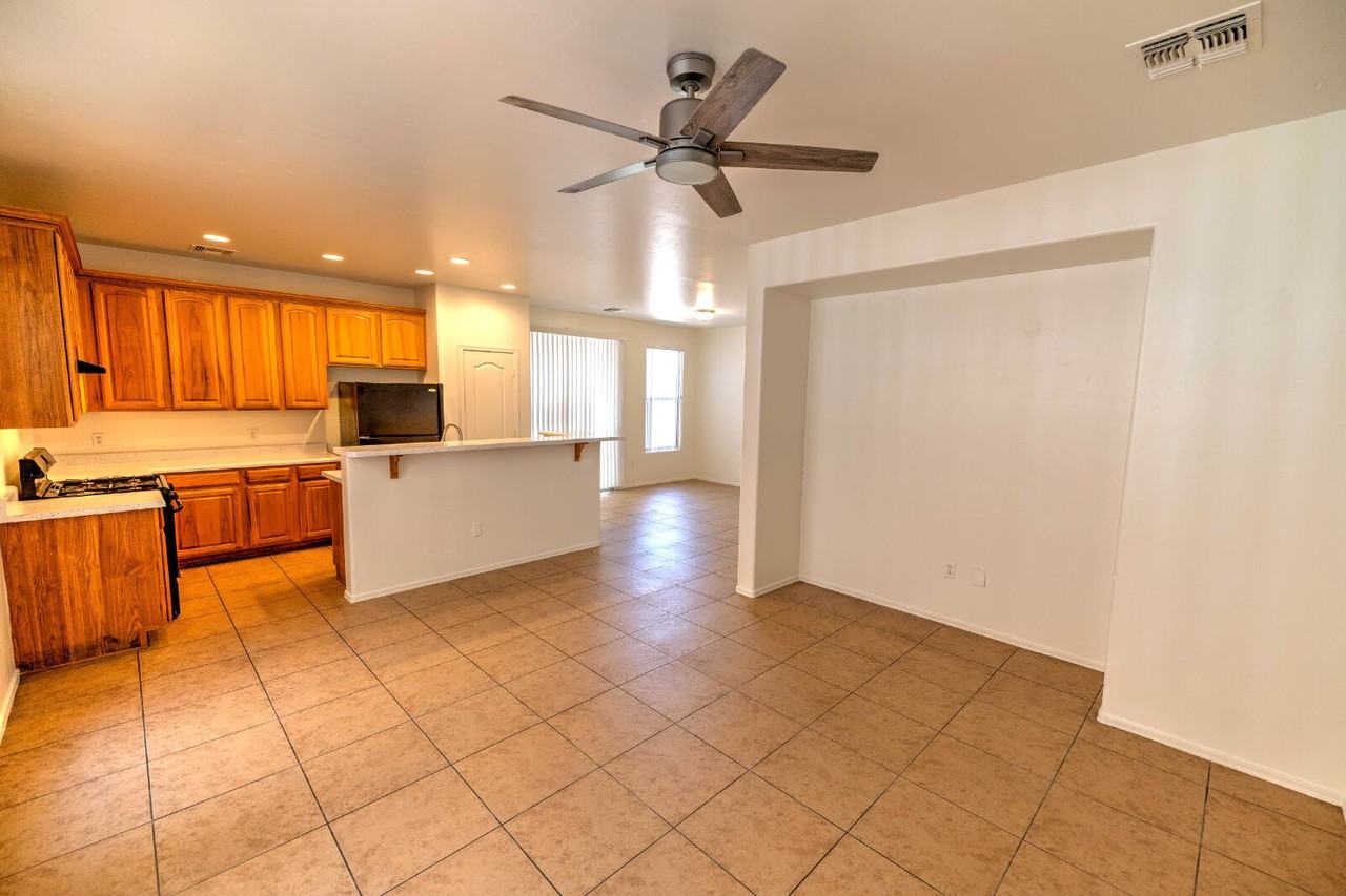 8059 E Cabinet St - Photo 7 of 24