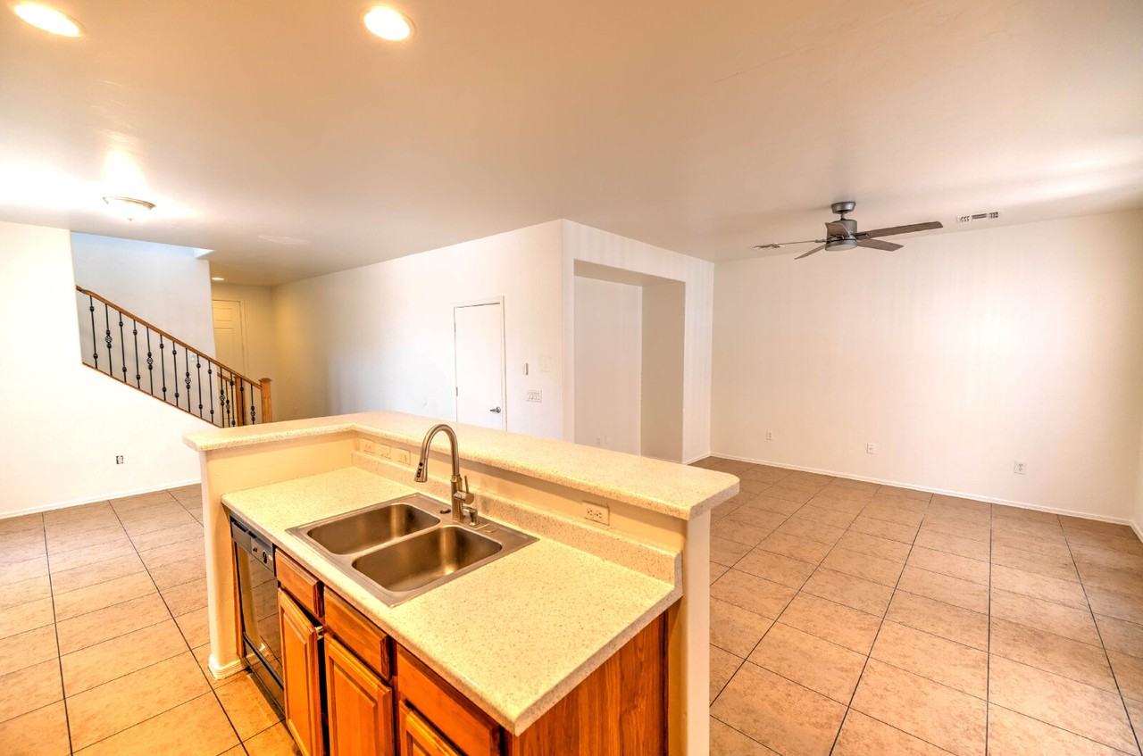 8059 E Cabinet St - Photo 5 of 24