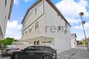 featured image of 828 1/4 W 80th St