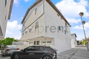 828 1/4 W 80th St - Photo 1 of 1