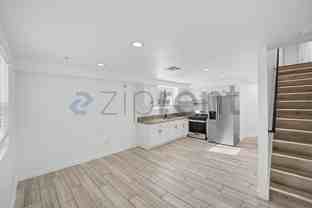828 1/4 W 80th St - Photo 1 of 1