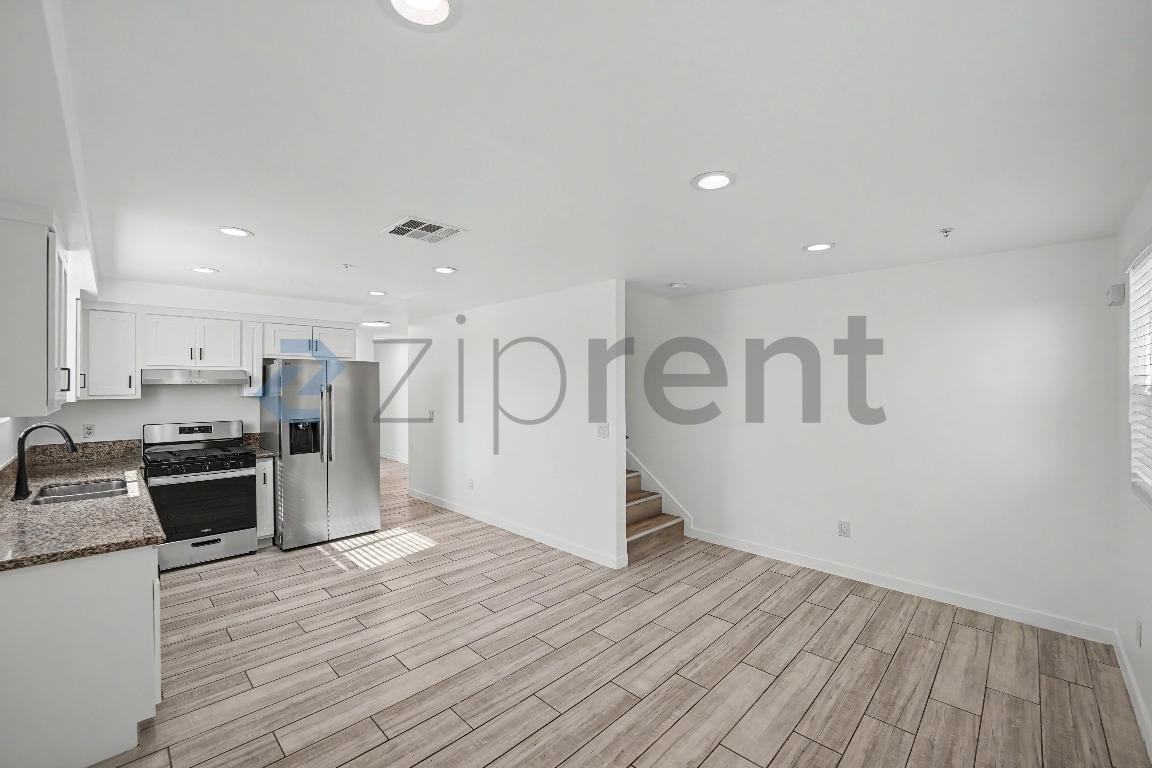 828 1/4 W 80th St - Photo 5 of 15