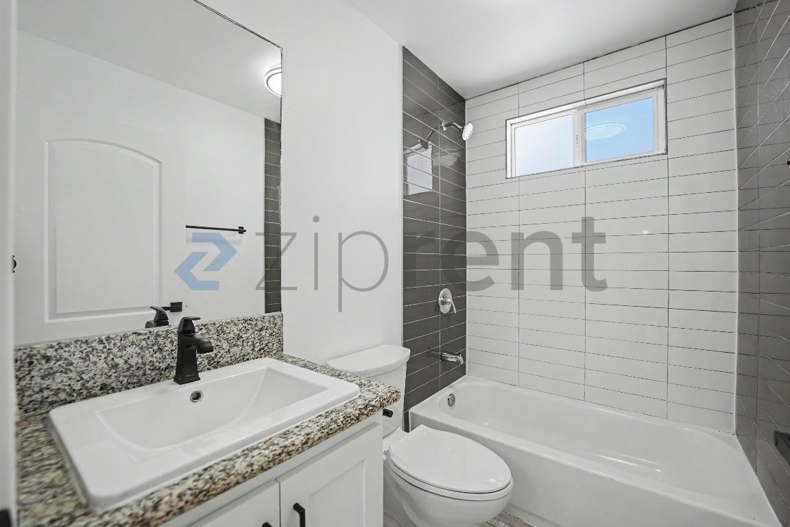 828 1/4 W 80th St - Photo 6 of 15