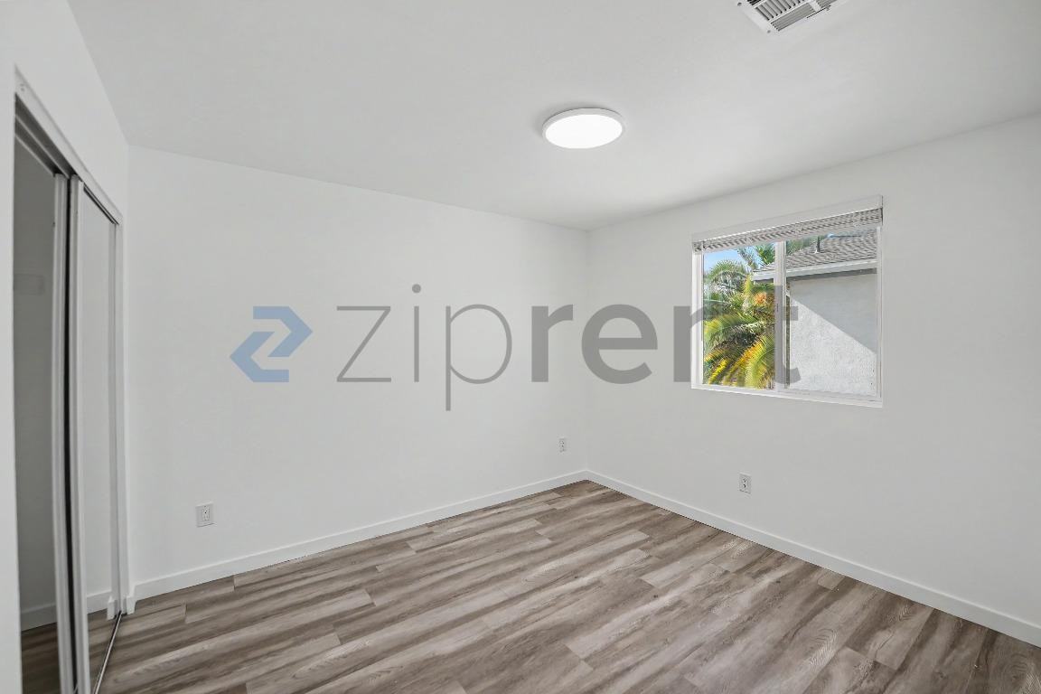 828 1/4 W 80th St - Photo 7 of 15