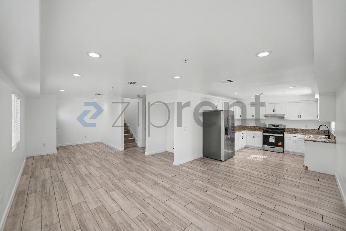 826 W 80th St - Photo 4 of 15
