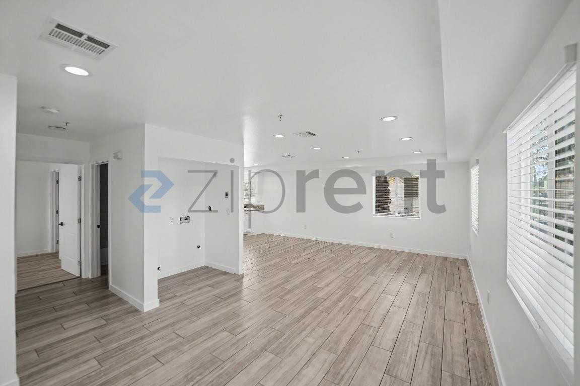 826 W 80th St - Photo 5 of 15