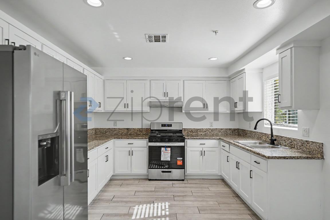 826 W 80th St - Photo 6 of 15