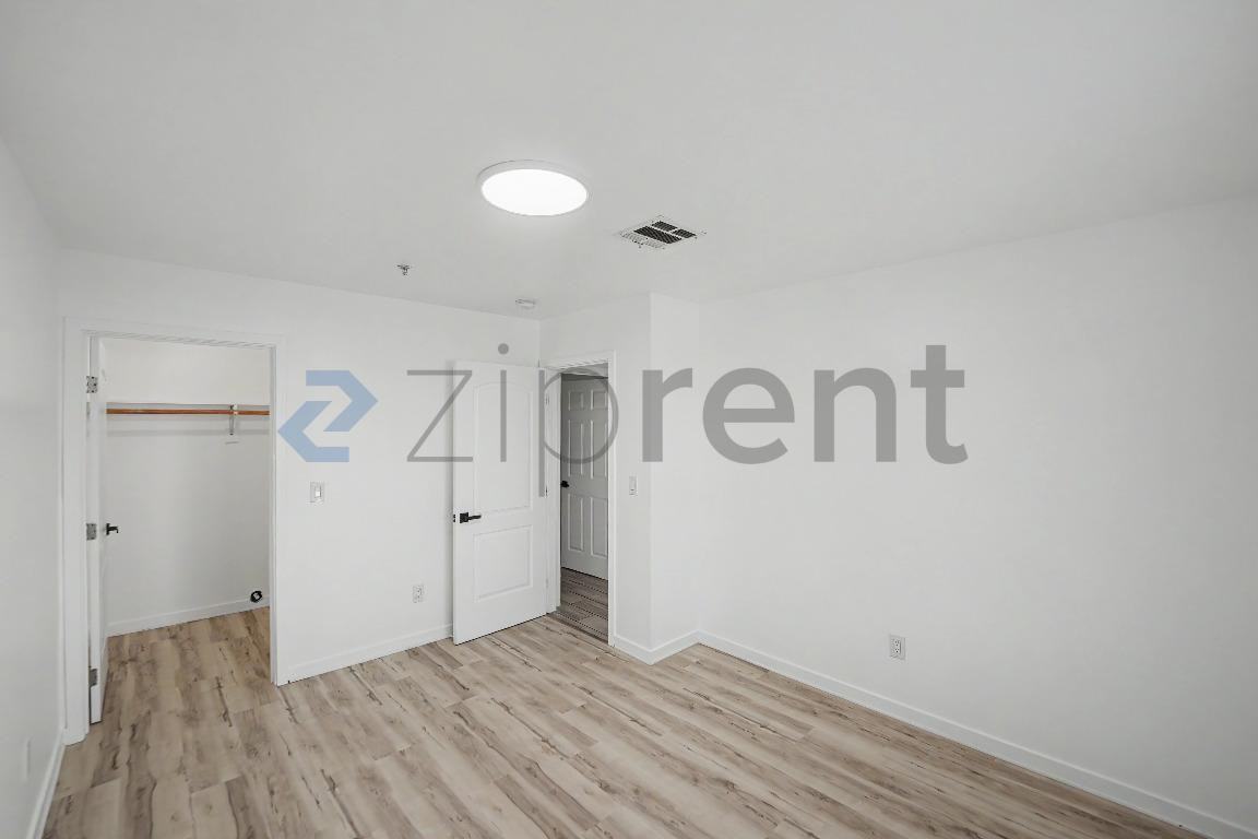 826 W 80th St - Photo 6 of 15