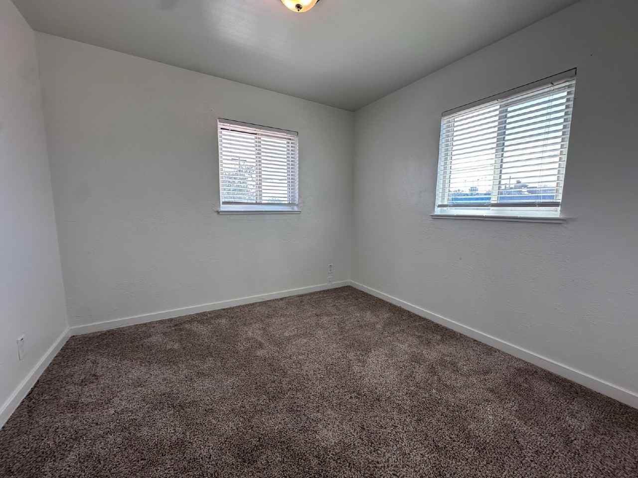 1526 Ulster St - Photo 5 of 8