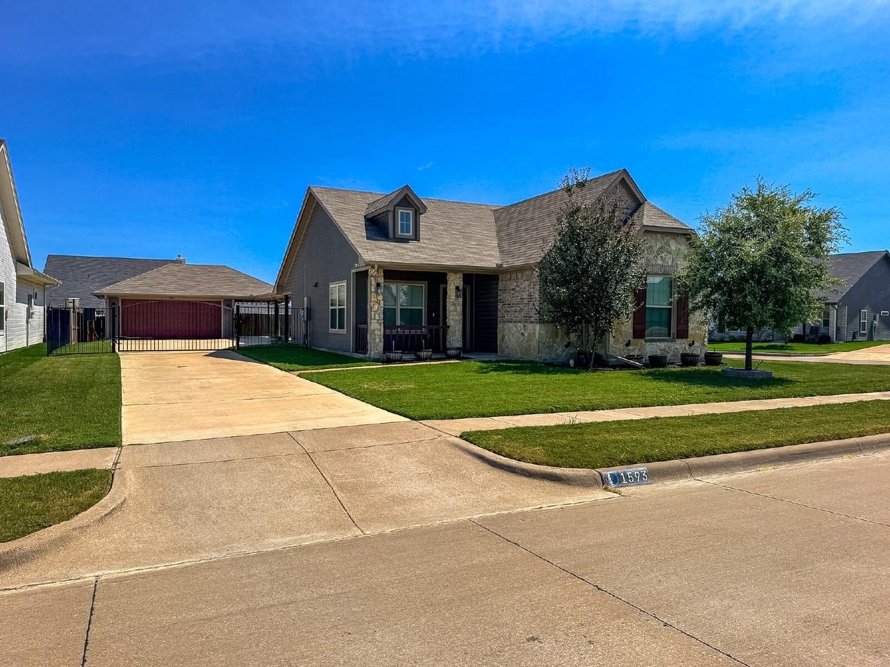 1593 Lizzie Ln - Photo 2 of 30
